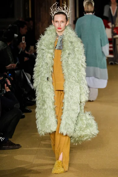 Look 9
